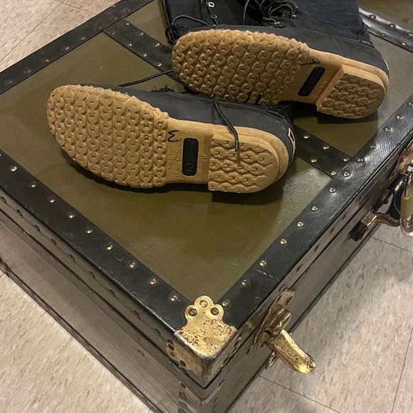 L.L. Bean Black and Tan Lace-Up Boots waxed canvas size 6 - Picture 4 of 5